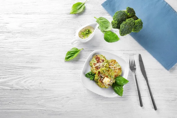 Delicious broccoli pancakes — Stock Photo, Image