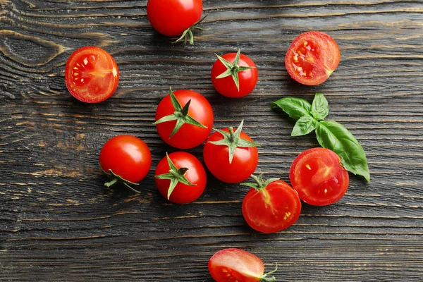 Fresh cherry tomatoes — Stock Photo, Image