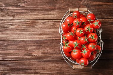 Olgun kiraz domatesleri