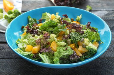 Lezzetli sebze salatası.  