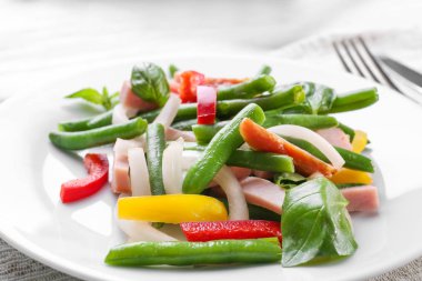 Plaka ile lezzetli taze fasulye 