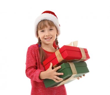 Beyaz arka plan üzerinde Noel ile şirin küçük kız sunar