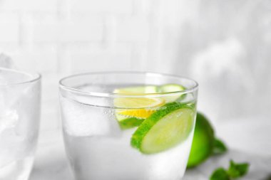 Lezzetli ferahlatıcı su salatalık ile  