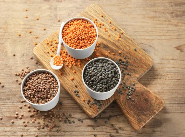 Tigelas com lentilhas diferentes — Fotografia de Stock