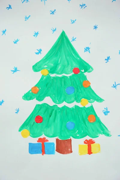 Child's painting of Christmas tree with gifts — Stock Photo, Image