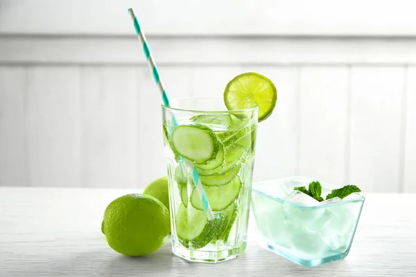 Delicious refreshing water with cucumber — Stock Photo, Image