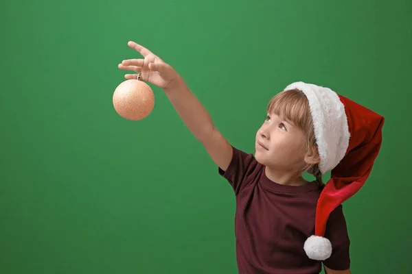 Menina Bonito Com Decoração Natal Fundo Cor — Fotografia de Stock