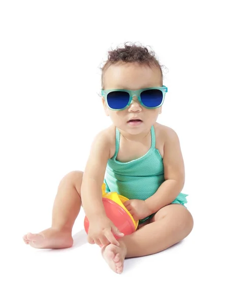 Lindo bebé en traje de baño y gafas de sol, aislado en blanco — Foto de Stock