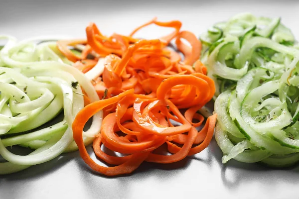 Spaghetti mit rohem Gemüse — Stockfoto