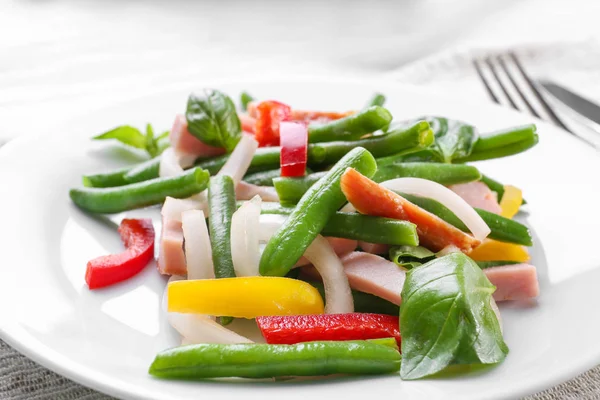 Plaka ile lezzetli taze fasulye 