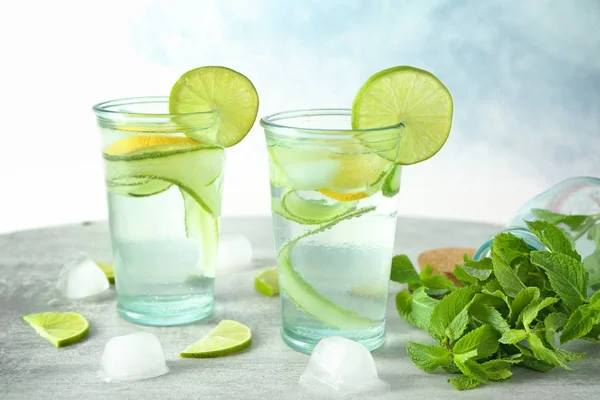 Detox infused cucumber water — Stock Photo, Image