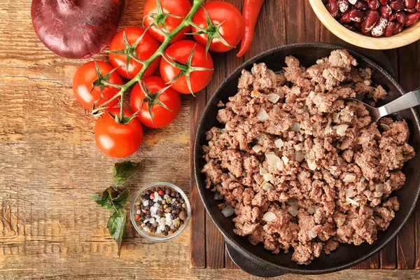 Kıyılmış et ve sebze pişmiş 