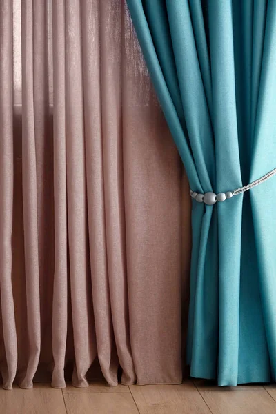 Hermosas cortinas de colores —  Fotos de Stock