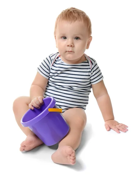 Mignon petit bébé avec jouet, isolé sur blanc — Photo