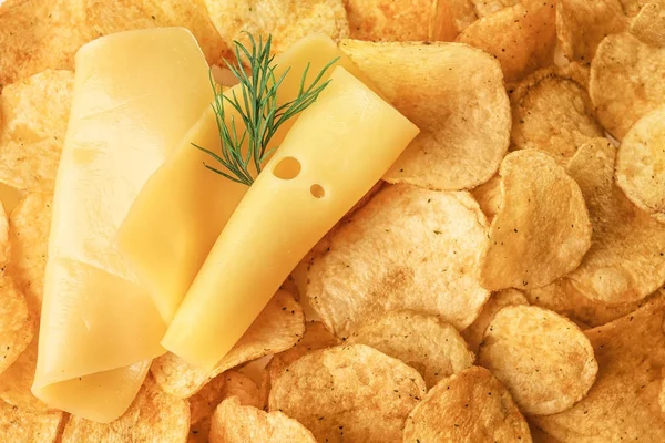 Картопляні чіпси з сиром — стокове фото