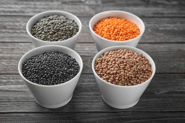 Farklı mercimek ile kase 