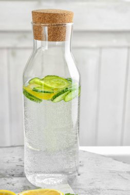 taze salatalık suyu limon