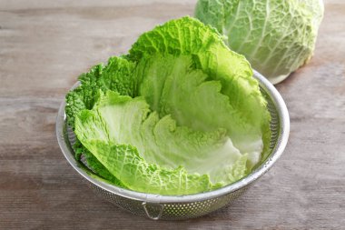 taze yeşil lahana yaprakları 