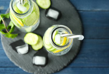 Lezzetli ferahlatıcı su salatalık ile  