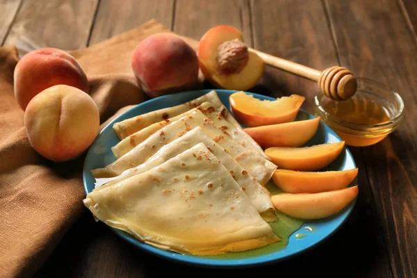 Tasty thin pancakes — Stock Photo, Image