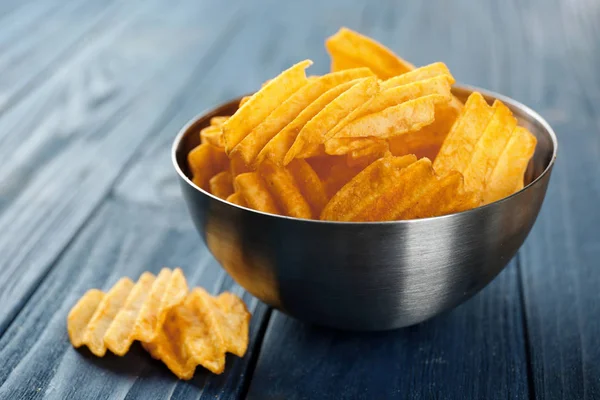 Bowl with potato chips — Stock Photo, Image