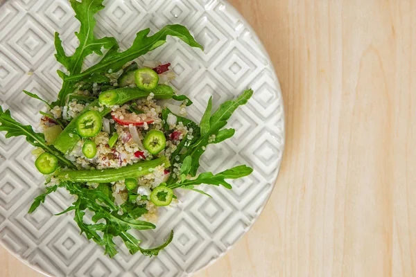 Quinoa salata ile plaka 