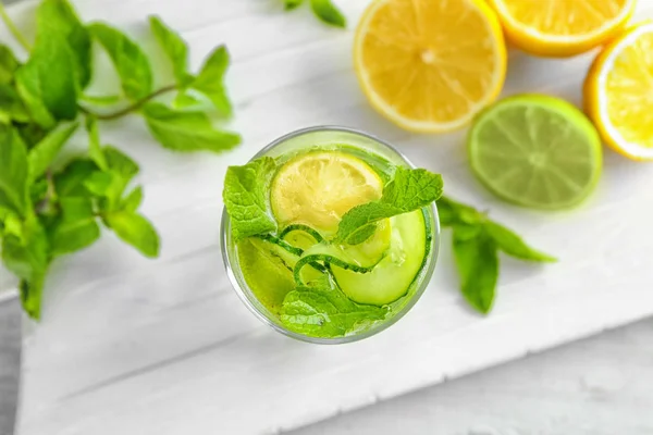 Acqua fresca di cetriolo con limone — Foto Stock