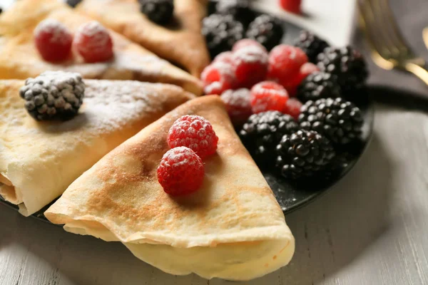 Läckra tunna pannkakor — Stockfoto