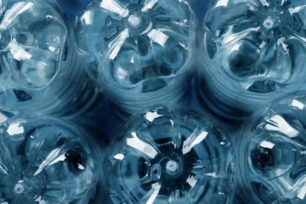 küme boş plastik şişe