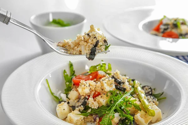 Fork and plate with delicious quinoa salad, closeup — Stock Photo, Image