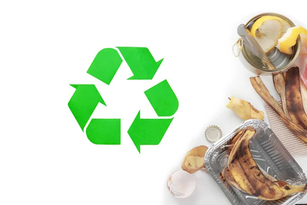 Znak recyklingu i śmieci — Zdjęcie stockowe