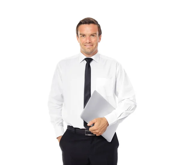Молодой бизнесмен держит ноутбук на белом фоне — стоковое фото
