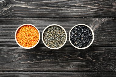 Farklı mercimek ile kase 