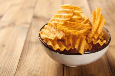 Patates cipsi ile kase  