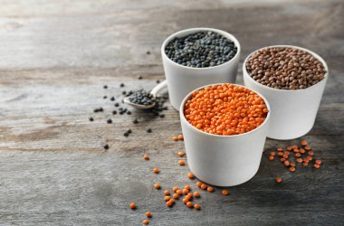 Farklı mercimek ile kase 