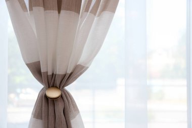 Oda güzel renkli perdeler