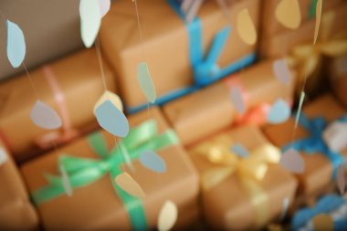 Bulanık arka plan olarak el yapımı parti dekorasyon