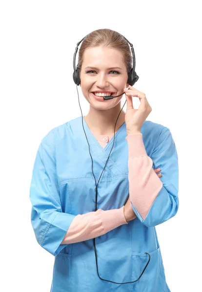 Jovem recepcionista usando fone de ouvido — Fotografia de Stock