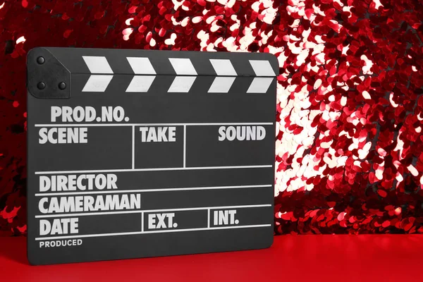 Film kläpp på rött — Stockfoto