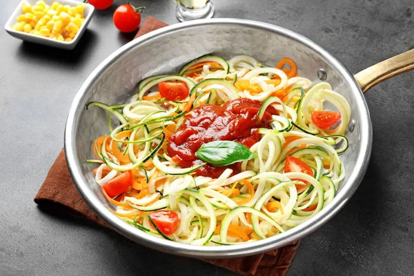 Läckra grönsaker spaghetti — Stockfoto