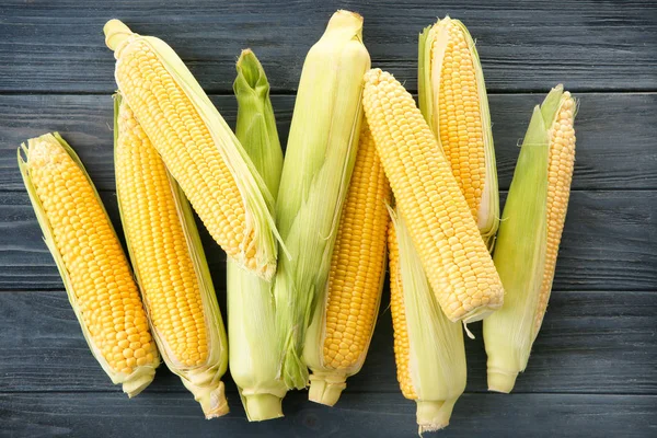 Frische Maiskolben — Stockfoto