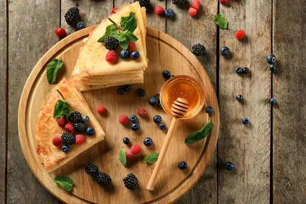 Tasty thin pancakes — Stock Photo, Image