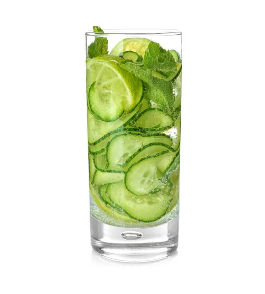 Vaso de agua fresca de pepino con lima y menta — Foto de Stock