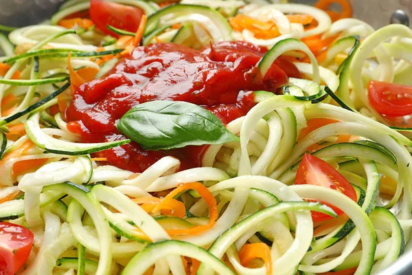 Leckere Gemüsespaghetti — Stockfoto