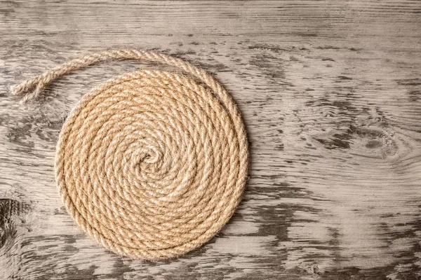 Hemp rope on wooden background — Stock Photo, Image