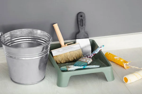 Composition with painting tools near grey wall — Stock Photo, Image