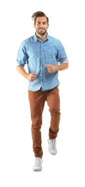 adam çalıştıran rahat kıyafetler  