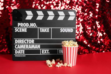 Film clapper ve patlamış mısır bardak