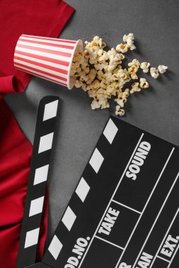 Film clapper ve patlamış mısır bardak