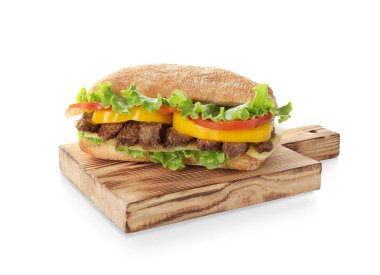 Biftekli sandviç beyaz arka plan üzerinde